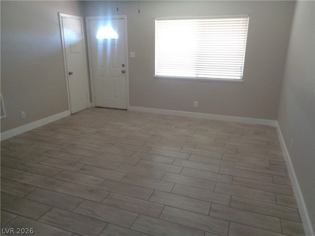 6244 Evergreen Ave - Photo 4 of 15