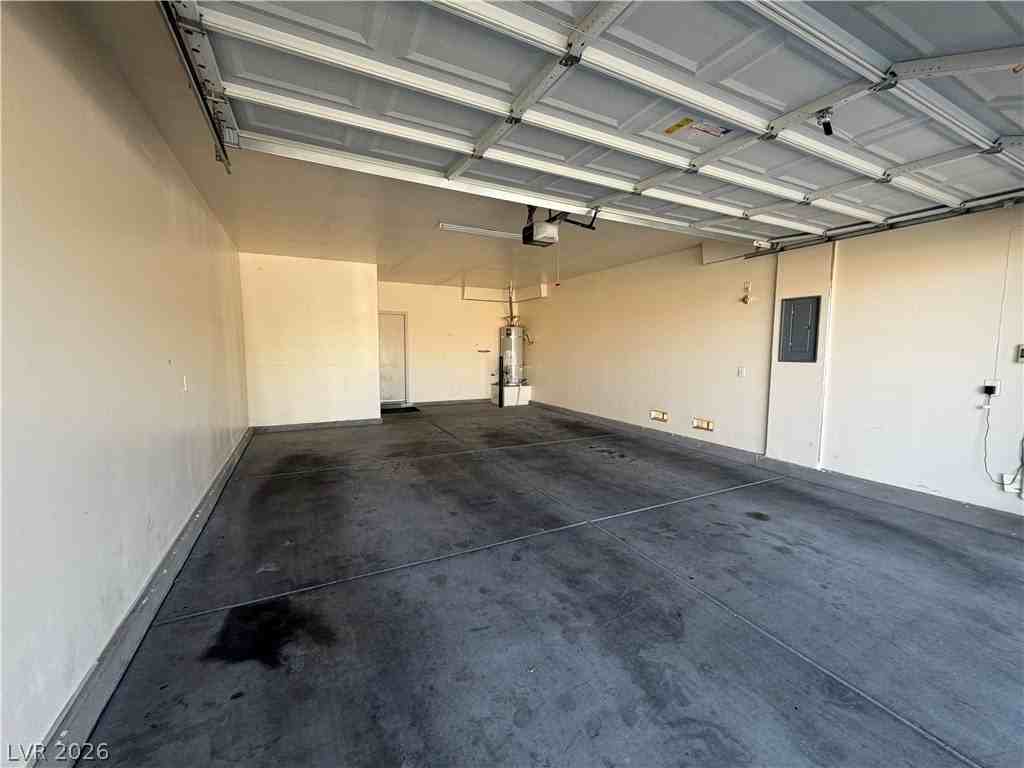 2588 Lockerbie St - Photo 4 of 15