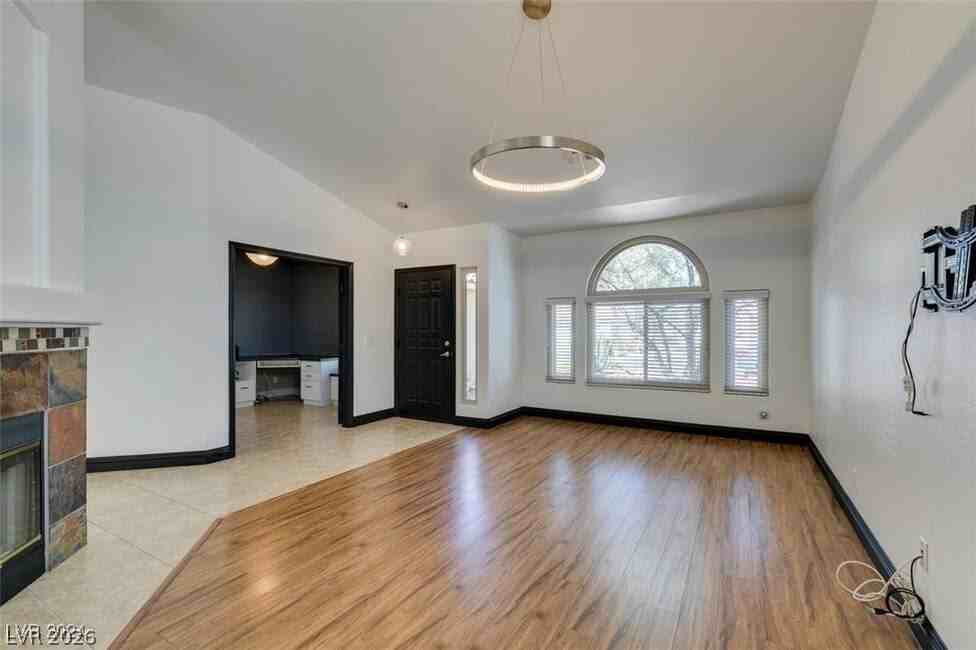 240 Honeywood St - Photo 5 of 24