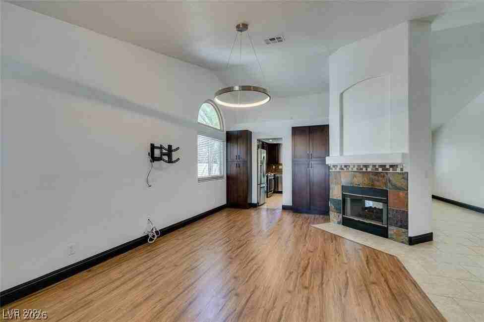 240 Honeywood St - Photo 6 of 24