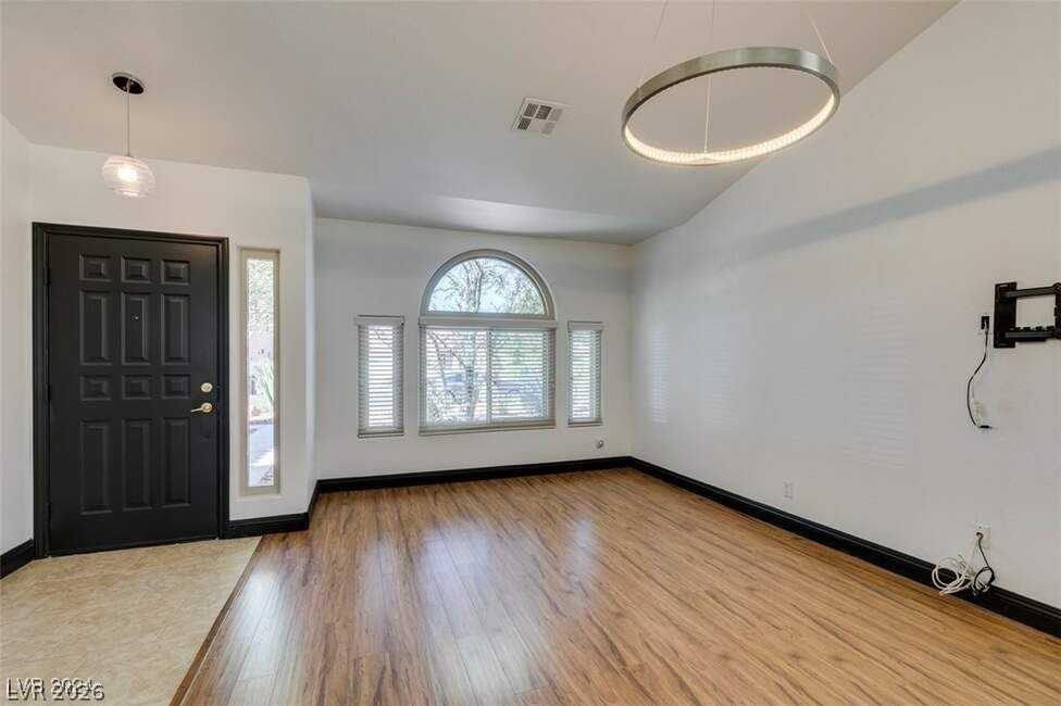 240 Honeywood St - Photo 7 of 24