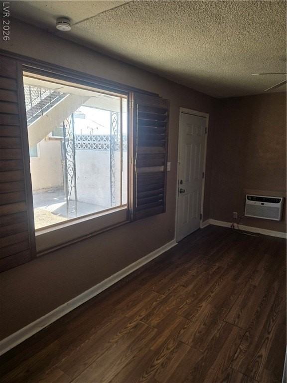 409 W Van Buren Ave #3 - Photo 4 of 18