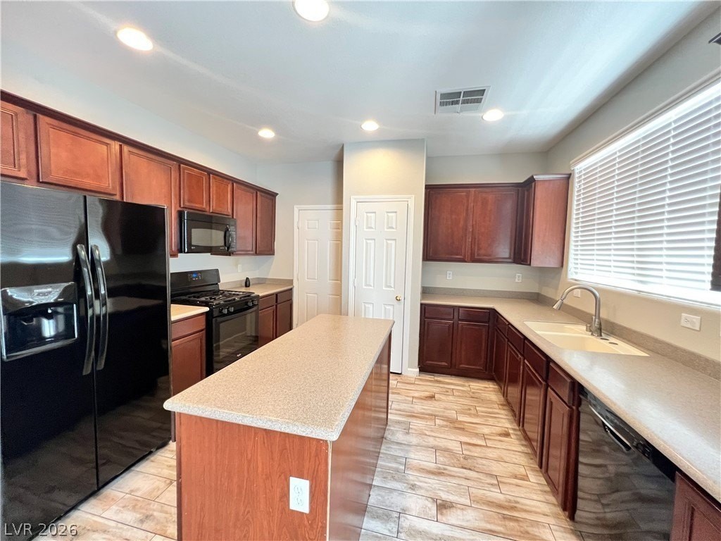 8947 College Green St - Photo 4 of 29