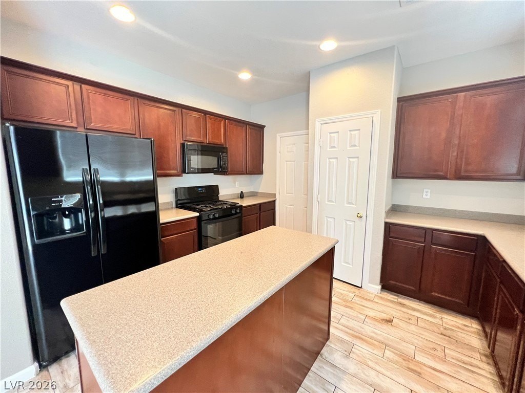 8947 College Green St - Photo 6 of 29