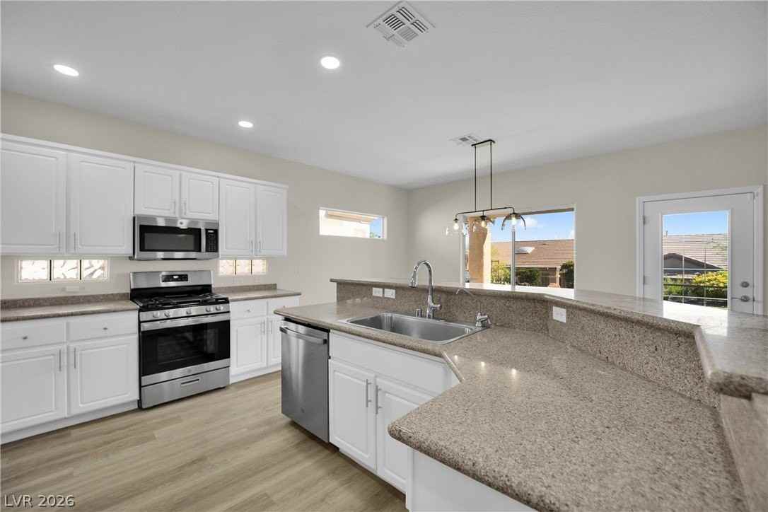 2847 Forest Grove Dr - Photo 4 of 39
