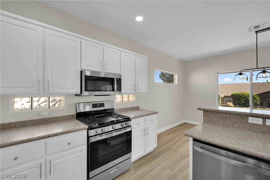 2847 Forest Grove Dr - Photo 5 of 39