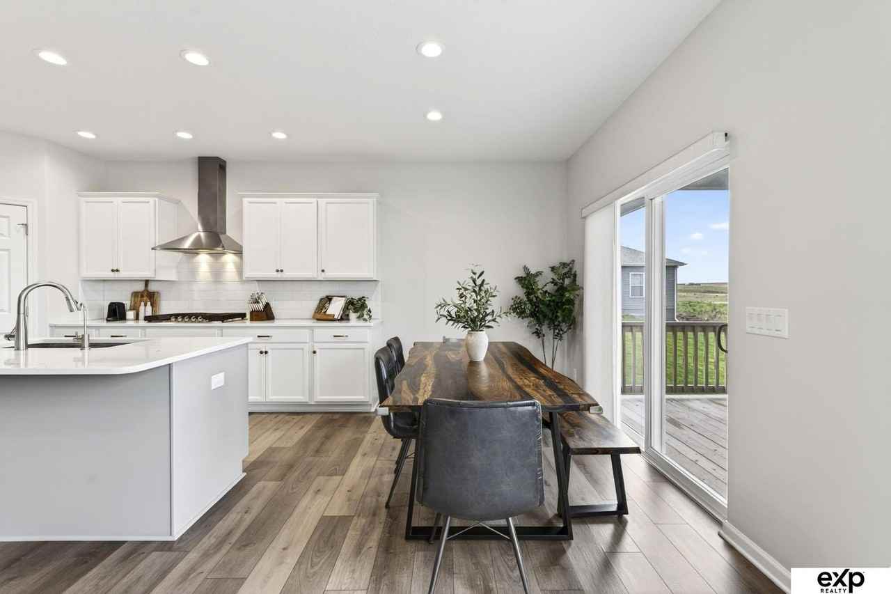 20882 Camelback Ave - Photo 7 of 39