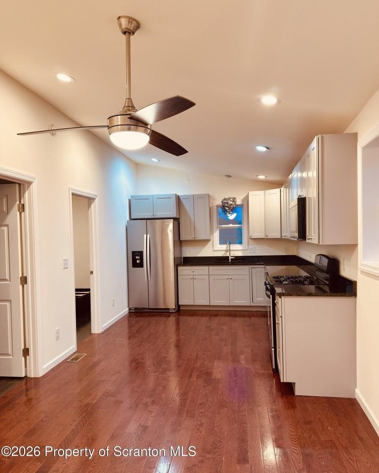 3709 Laurel Ave - Photo 4 of 11