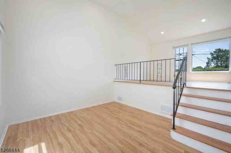 31 Harwood Pl - Photo 7 of 26