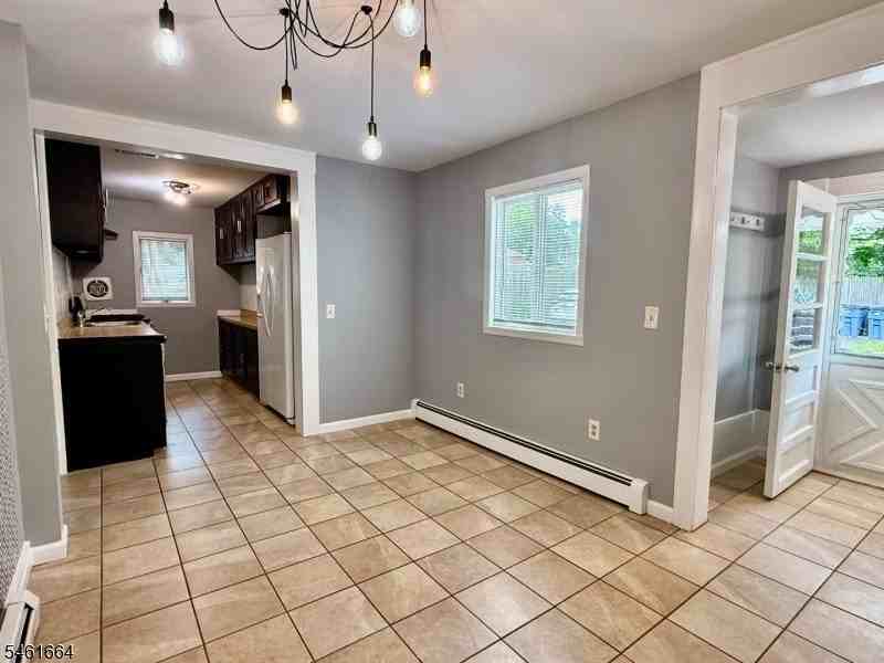 288 Greenwood Ave - Photo 4 of 14