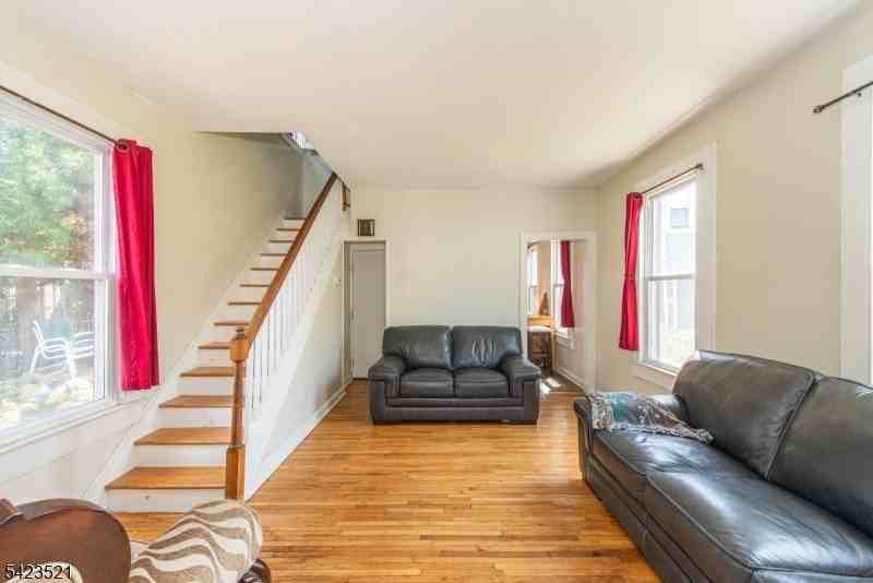 10 Banghart Pl - Photo 4 of 20