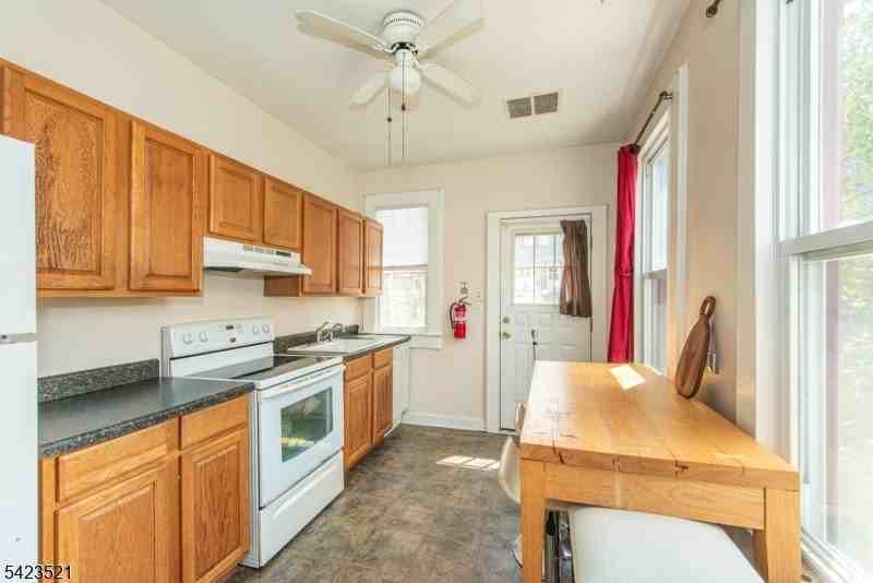 10 Banghart Pl - Photo 5 of 20