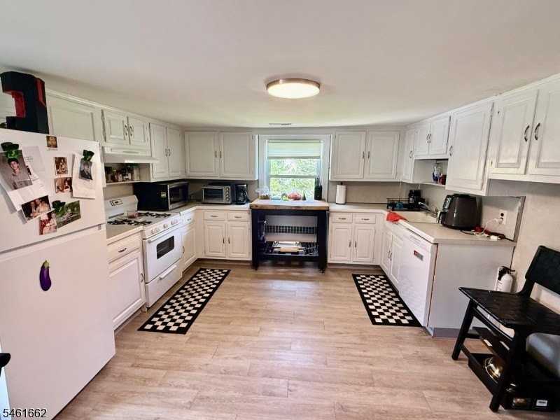 80 North St #2 - Photo 3 of 17