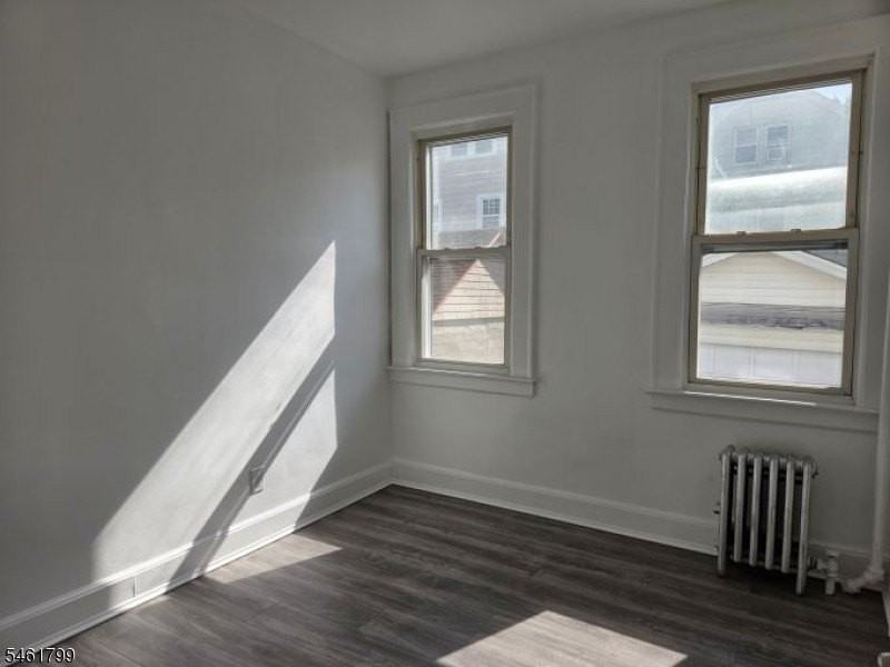 10 Lois Pl #1L - Photo 3 of 8