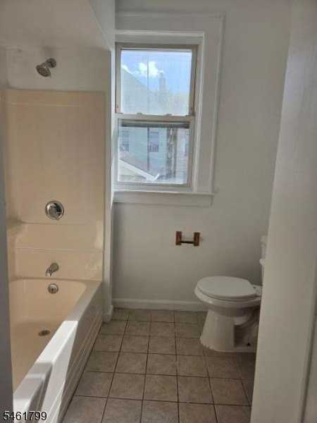 10 Lois Pl #1L - Photo 7 of 8