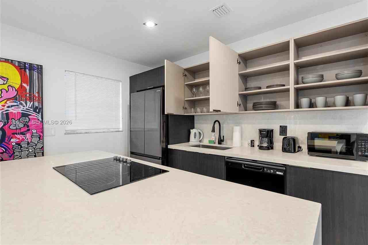 270 Nw 41st St - Photo 7 of 8