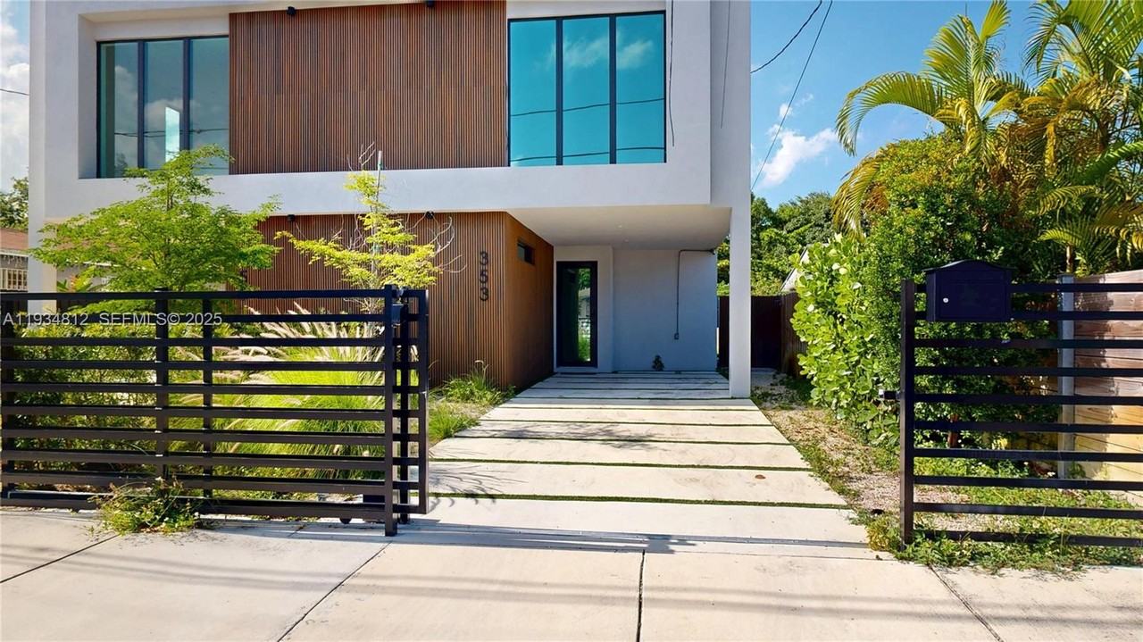 353 Nw 50th St - Photo 2 of 8