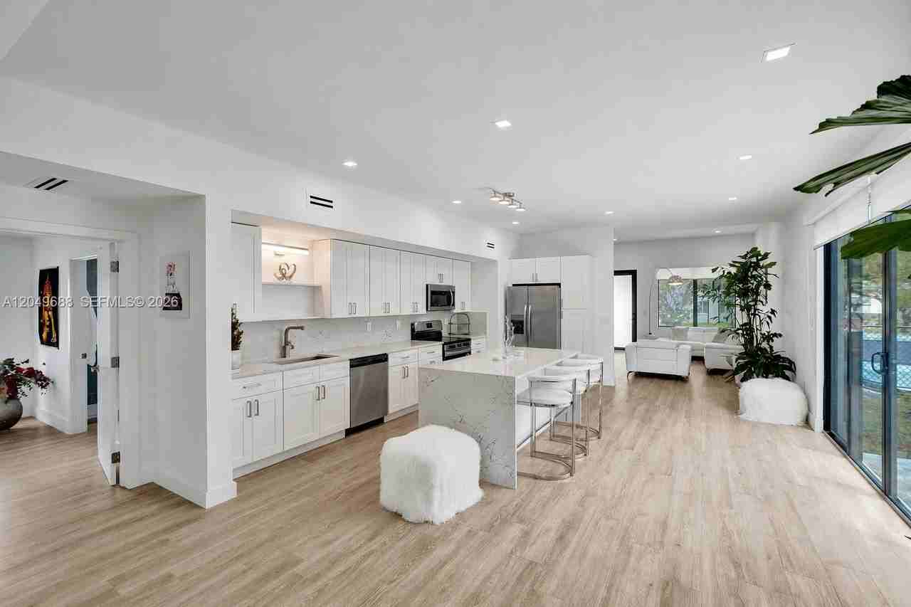 180 Sw 38th Ct - Photo 4 of 8