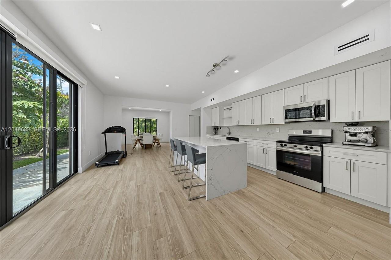 180 Sw 38th Ct - Photo 5 of 8