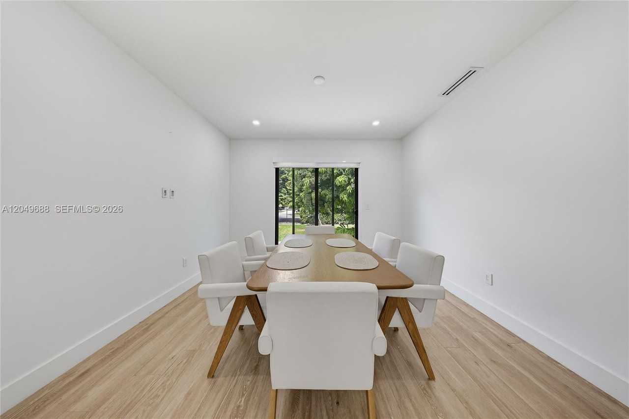 180 Sw 38th Ct - Photo 7 of 8