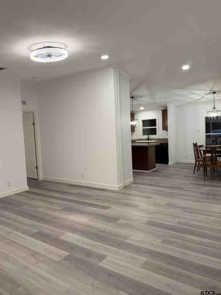 5611 Holiday Hills Rd - Photo 4 of 33