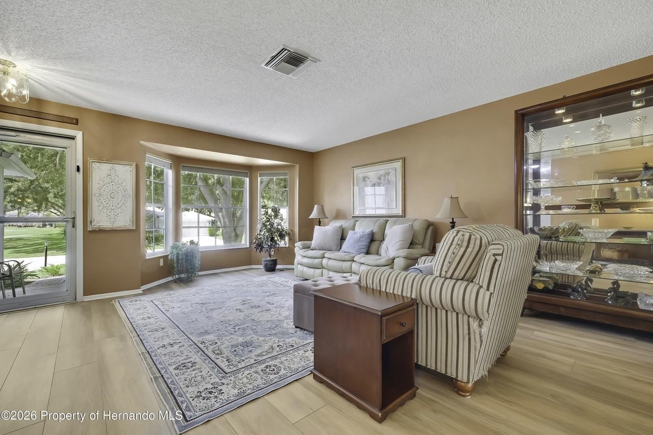 2066 Quailwood Ln - Photo 4 of 36