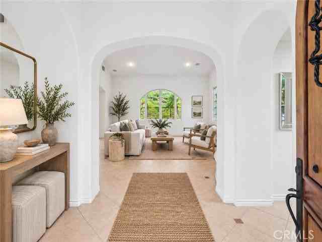 501 Luminous - Photo 2 of 8