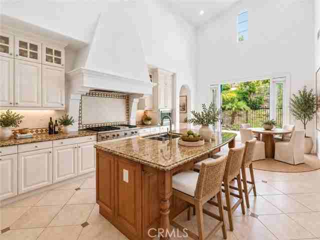 501 Luminous - Photo 7 of 8