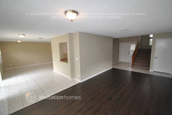 10364 Sunstream Ln - Photo 3 of 15
