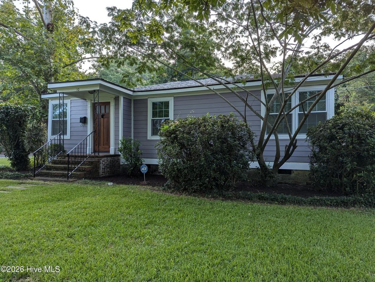 10 Barnard Dr - Photo 2 of 12