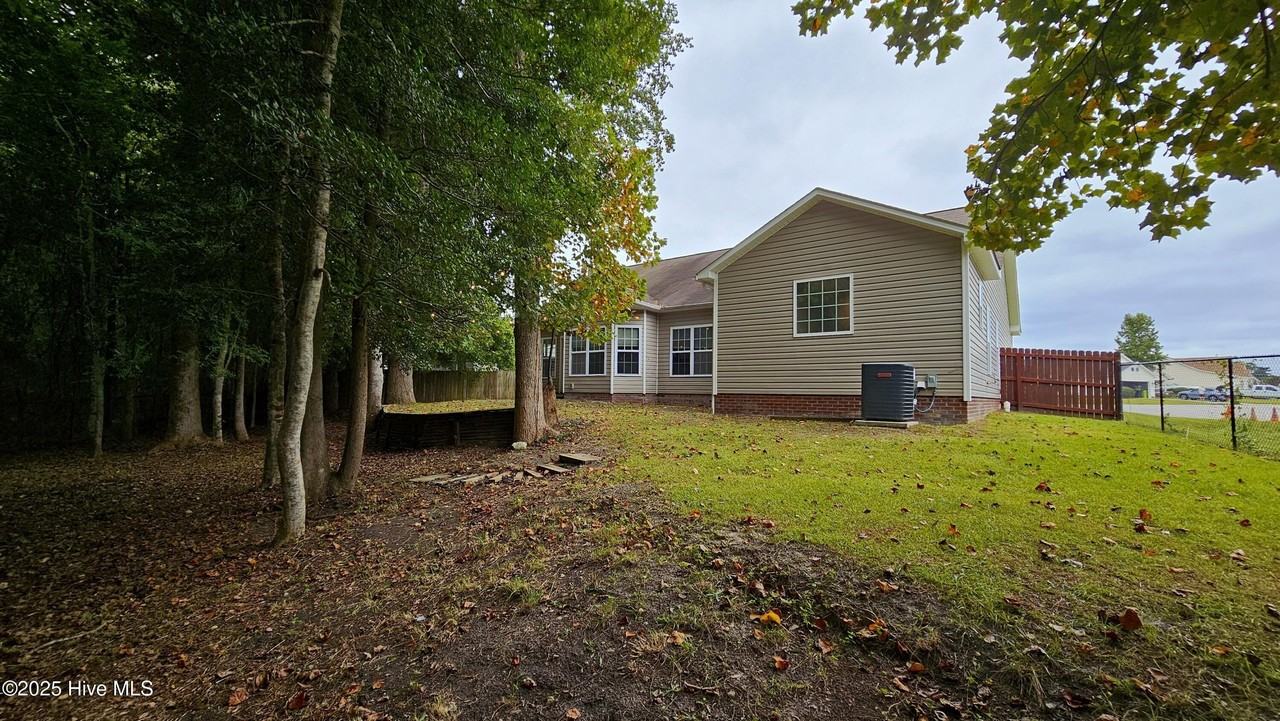 300 Bouy Ct - Photo 3 of 35