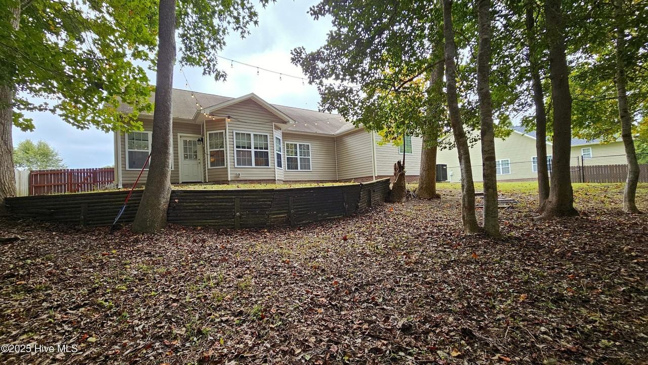 300 Bouy Ct - Photo 5 of 35