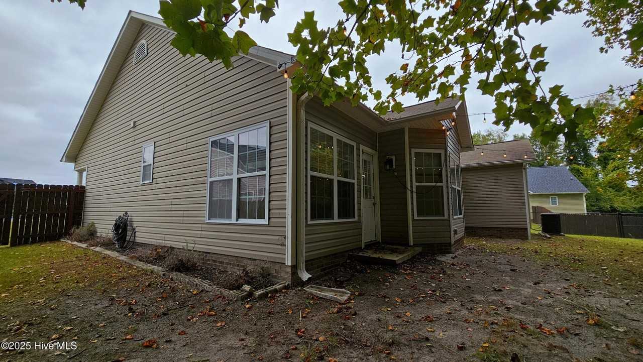 300 Bouy Ct - Photo 6 of 35