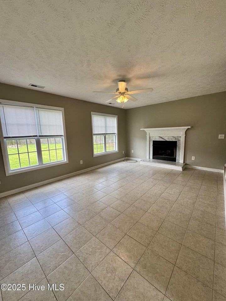 125 Batchelor Trl - Photo 3 of 25