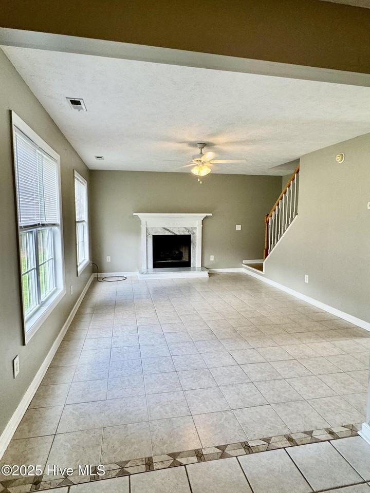 125 Batchelor Trl - Photo 4 of 25