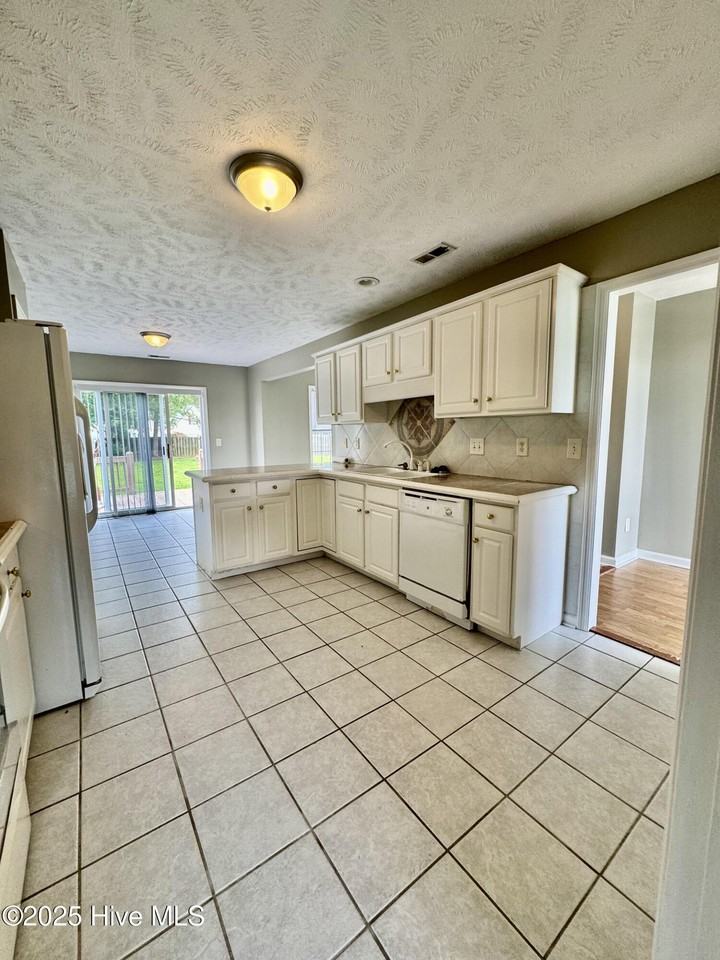 125 Batchelor Trl - Photo 7 of 25