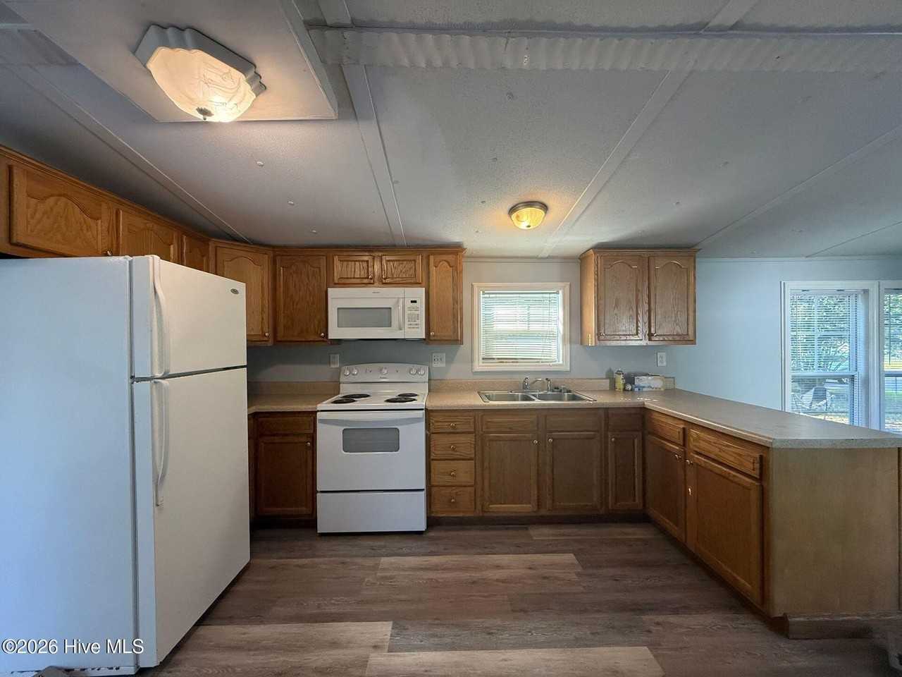 449 White Oak Ln - Photo 3 of 7