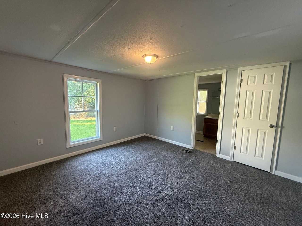 449 White Oak Ln - Photo 4 of 7