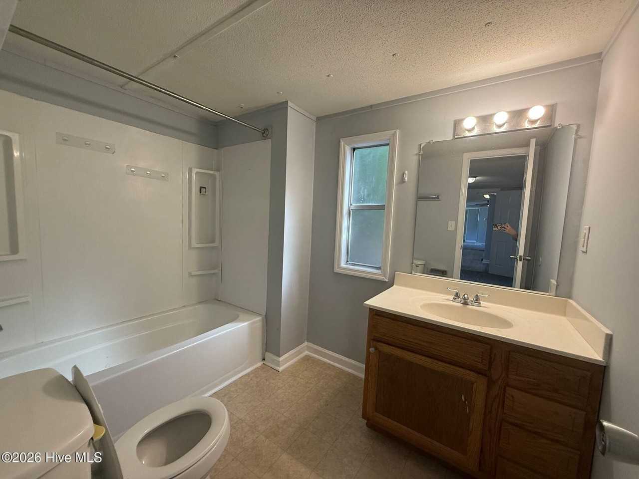 449 White Oak Ln - Photo 5 of 7