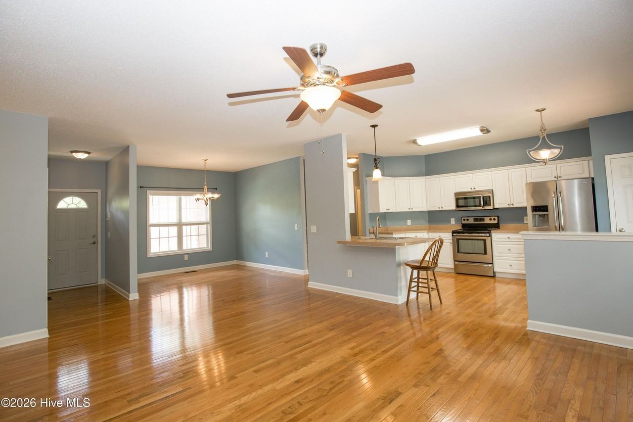1 Van Buren Ln - Photo 6 of 50