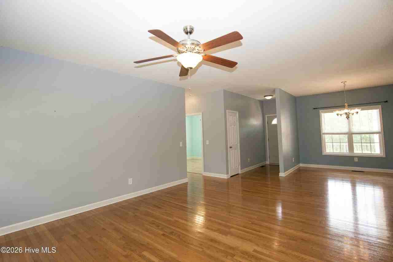 1 Van Buren Ln - Photo 7 of 50
