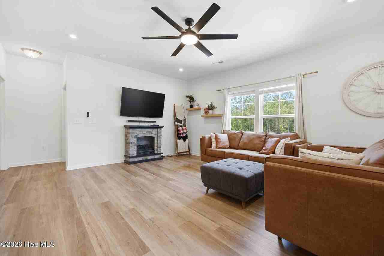 315 Enfield Dr - Photo 5 of 44
