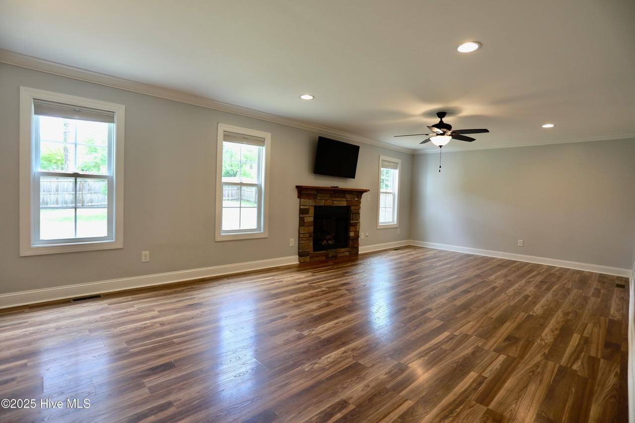 180 Lori Ln - Photo 6 of 39