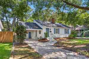 featured image of 216 E 57th St