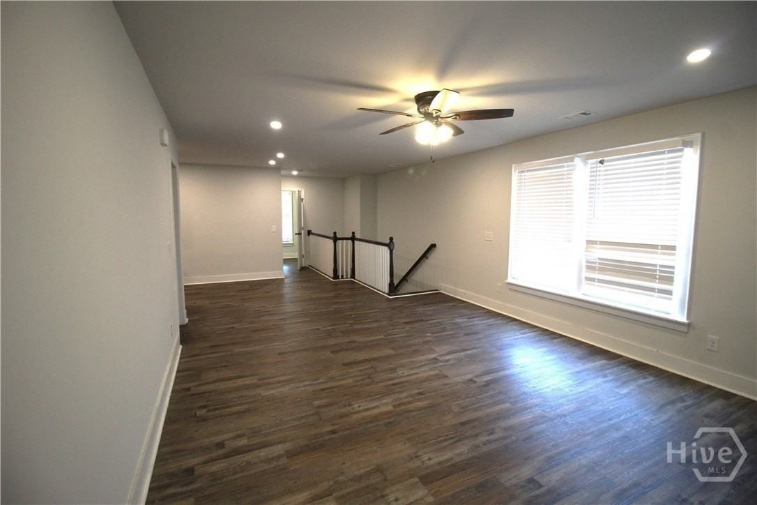 724 W Victory Dr #B - Photo 5 of 16