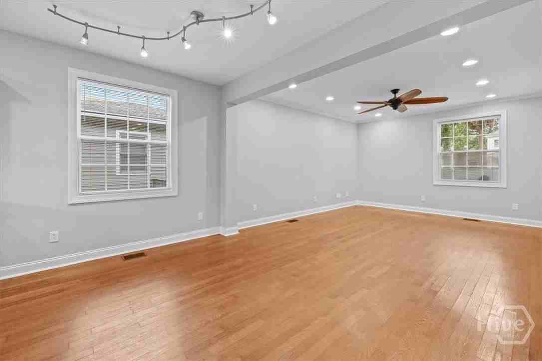 830 E Duffy St - Photo 7 of 35