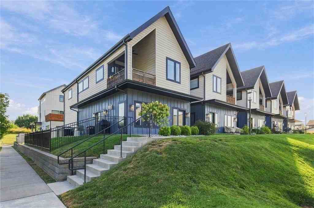 2238 Lydia Ave - Photo 2 of 32