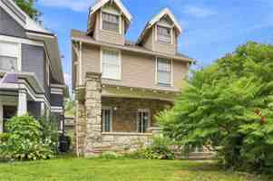 featured image of 4200 Mercier St