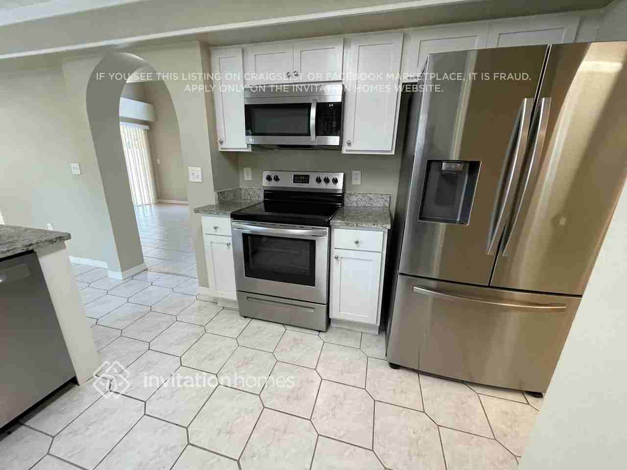 733 Burlwood St - Photo 7 of 17