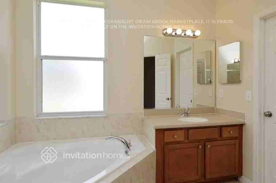 6034 39th Ct E - Photo 3 of 4